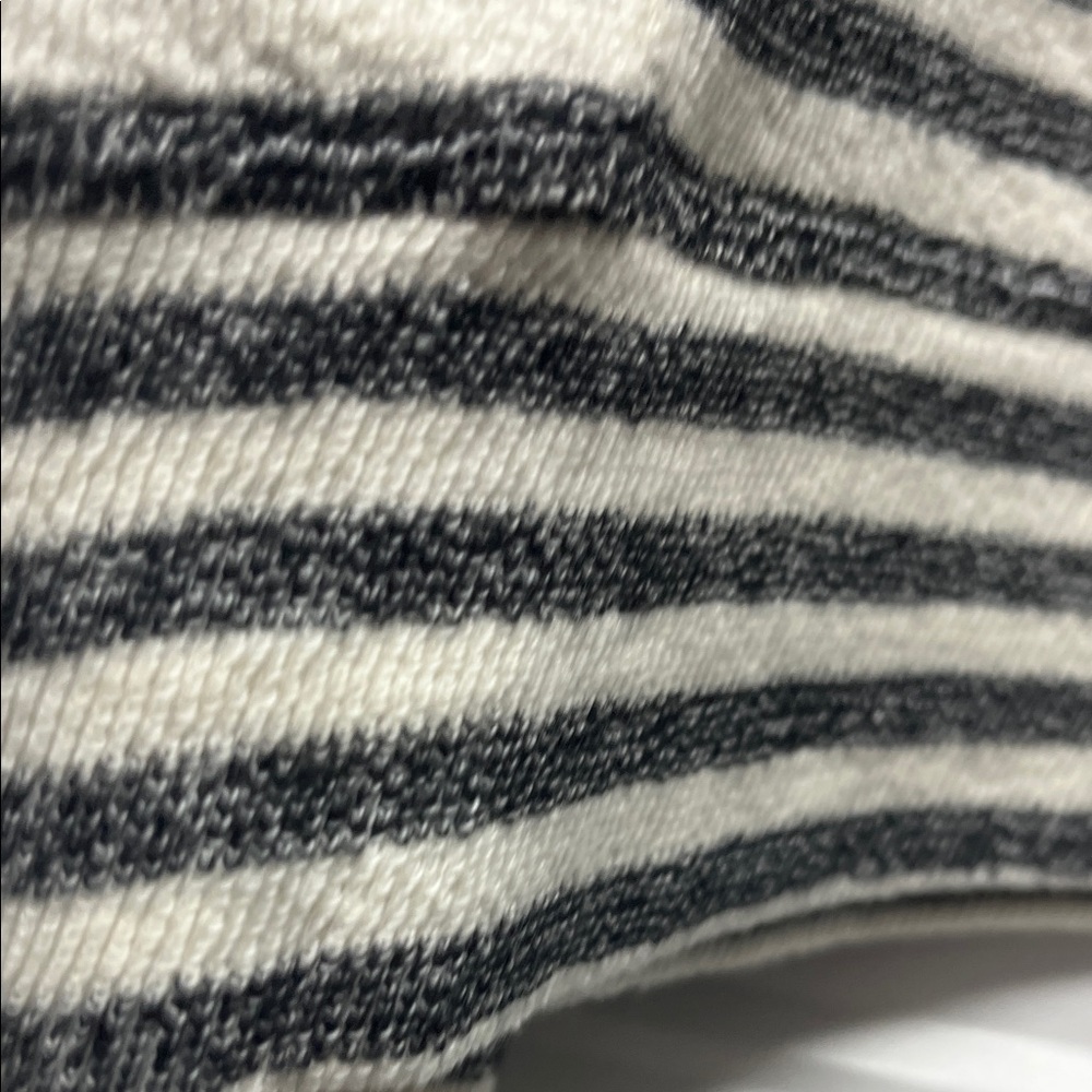 BCBGMaxAzria sweater - Picture 5 of 10